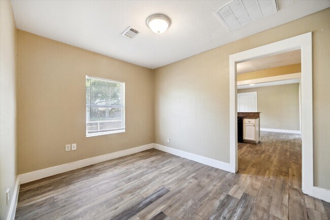 3324 Bacchus St in Houston, TX - Foto de edificio - Building Photo