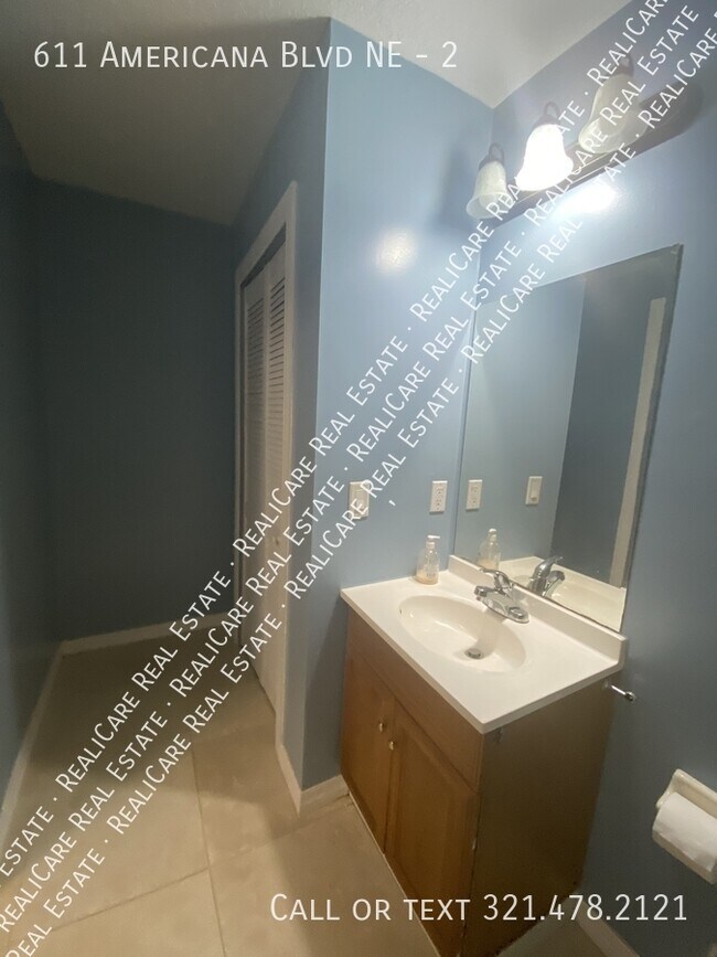 611 Americana Blvd NE in Palm Bay, FL - Building Photo - Building Photo