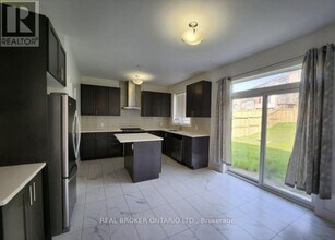 9 Acacia Ct in East Gwillimbury, ON - Building Photo - Building Photo