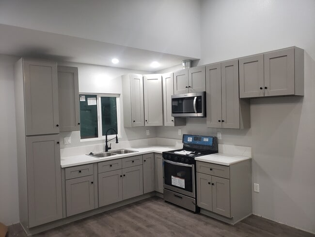 1752 W 82nd St, Unit 1750 w 82nd