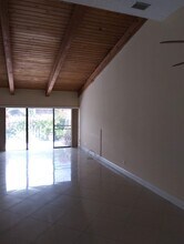 2675 S Parkview Dr in Hallandale Beach, FL - Building Photo - Building Photo