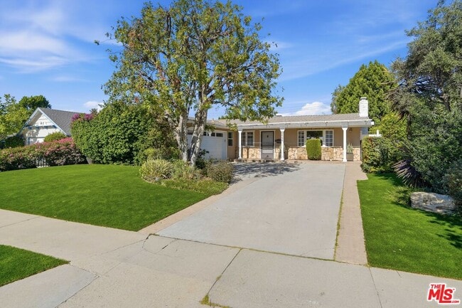property at 6646 Franrivers Ave