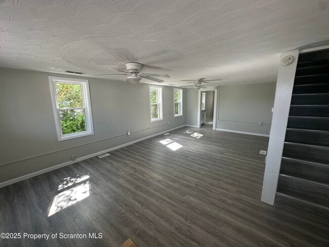 637 Lee St in Plymouth, PA - Building Photo - Building Photo