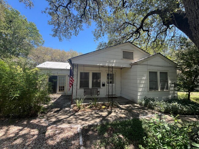 302 Park Ln in Austin, TX - Building Photo - Building Photo
