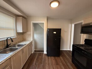 250 W Brentwood St in Highland Park, MI - Building Photo - Building Photo