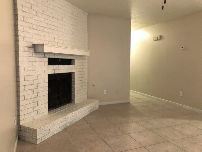 605 San Benito Ct in College Station, TX - Building Photo - Building Photo