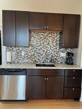 113 W Wisconsin Ave, Unit 2 in Neenah, WI - Building Photo - Building Photo