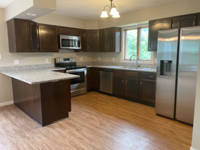 property at 1917 Riverview Ln