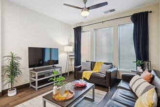 The Hue in Savannah, GA - Building Photo - Building Photo