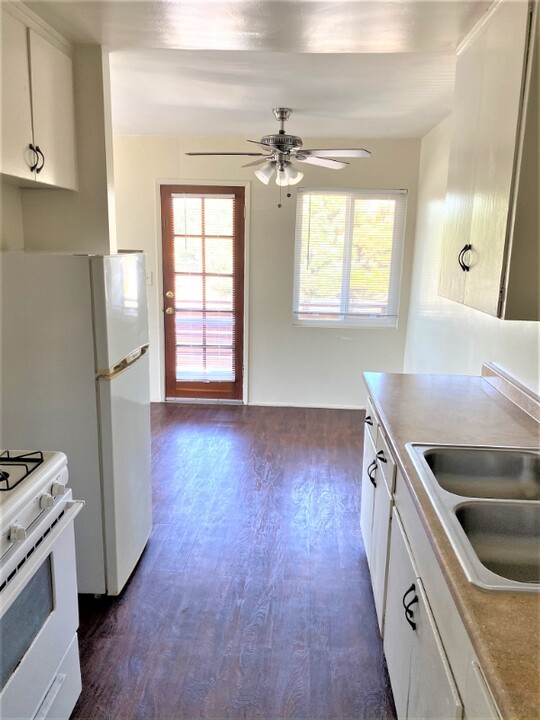 917 W 19th St in Costa Mesa, CA - Building Photo