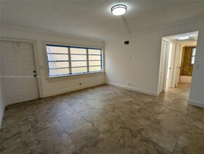 836 Twin Lakes Dr in Coral Springs, FL - Building Photo - Building Photo