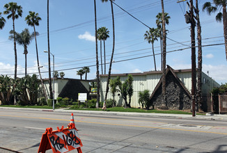 Tahitian Village Apartments in Reseda, CA - Foto de edificio - Building Photo