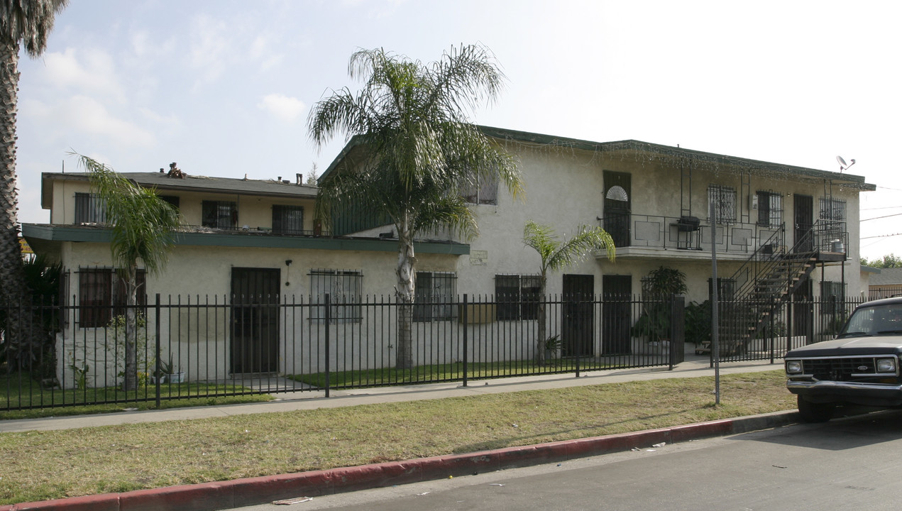 443 W 94th St in Los Angeles, CA - Building Photo