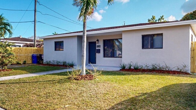 830 NE 171st Ter in North Miami Beach, FL - Building Photo - Building Photo