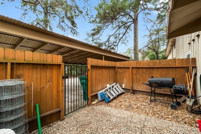 407 W Semands St in Conroe, TX - Building Photo - Building Photo