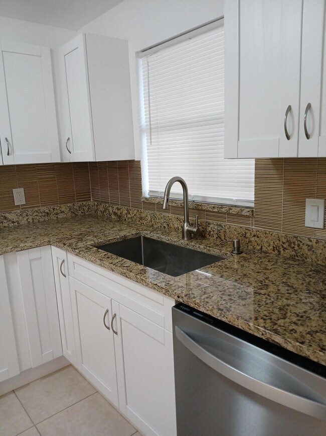 4760 Lucerne Lakes Blvd E in Greenacres, FL - Building Photo - Building Photo