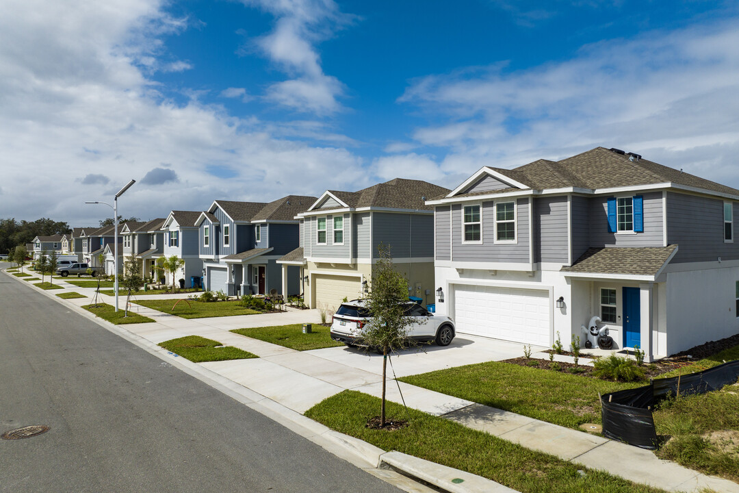 Leoma's Landing in Lake Wales, FL - Building Photo