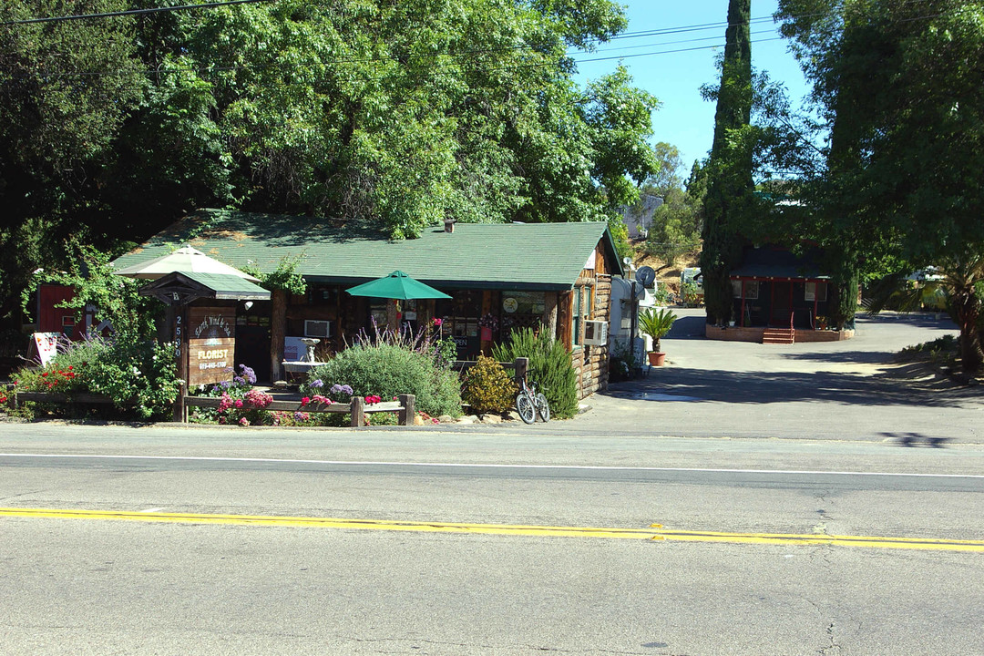 2530 Alpine Blvd in Alpine, CA - Building Photo