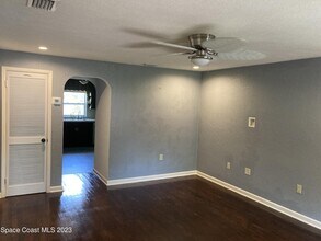 933 S Tropical Trail in Merritt Island, FL - Building Photo - Building Photo
