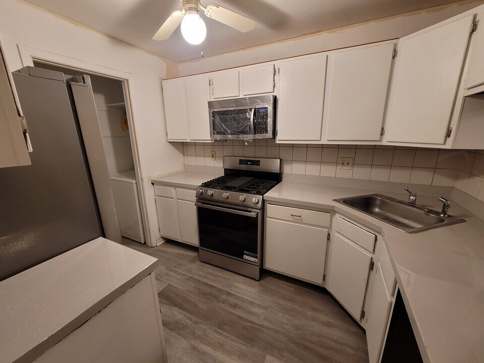 1303 Morris Ct in North Wales, PA - Building Photo
