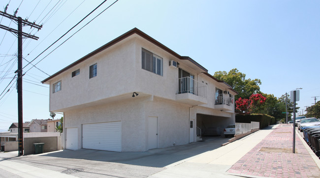 303 S Kenneth Rd in Burbank, CA - Building Photo - Building Photo