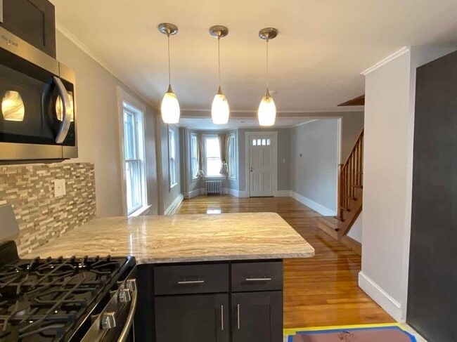 107 Ferry St in Easthampton, MA - Foto de edificio - Building Photo