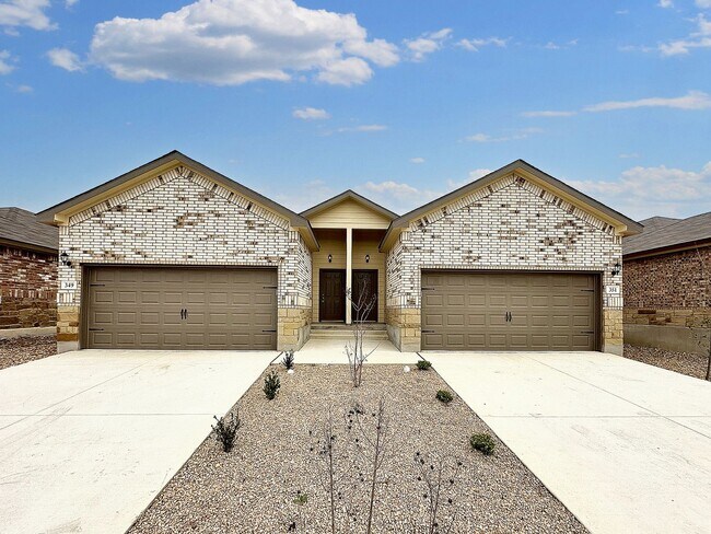 349 Emma Dr in Canyon Lake, TX - Building Photo - Building Photo