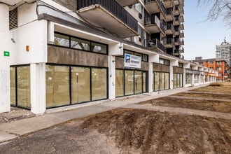 Le St-Regis in Montréal, QC - Building Photo - Building Photo