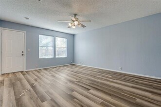 1338 Hardned Ln in Dallas, TX - Building Photo - Building Photo