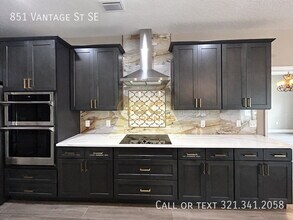 851 Vantage St SE in Palm Bay, FL - Building Photo - Building Photo