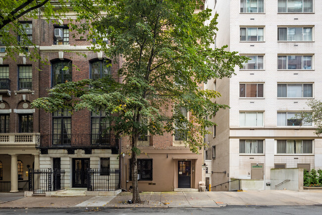 40 East 65th Street in New York, NY - Foto de edificio - Building Photo