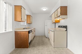 3418 Heritage Pkwy in Dearborn, MI - Building Photo - Building Photo