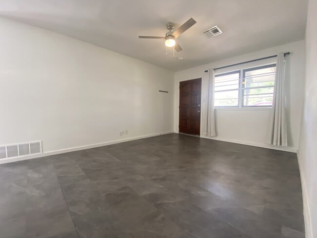 1714 Village Dr in Norman, OK - Foto de edificio - Building Photo