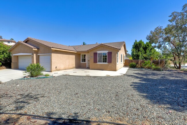 1502 Sheridan Pl in Escondido, CA - Building Photo - Building Photo