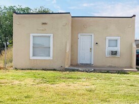 216 S Avenue I in Portales, NM - Building Photo