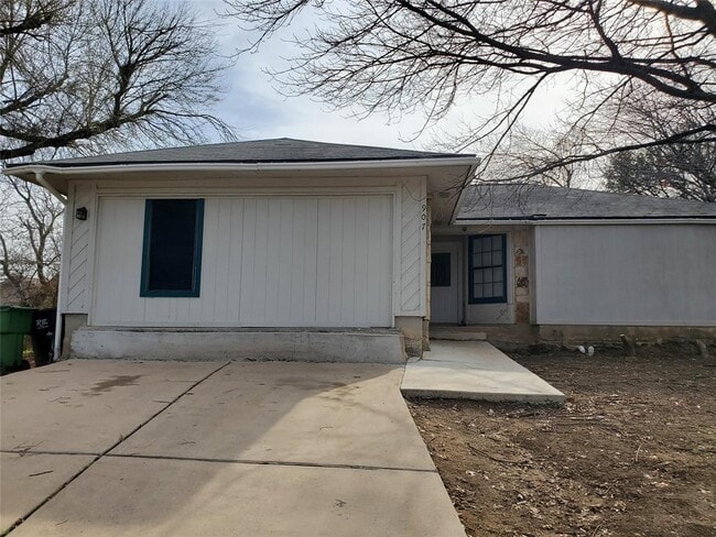 property at 907 Fairway Green Cove