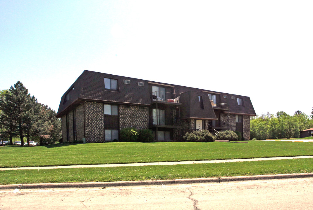 Pioneer Road Apartments in Crest Hill, IL - Building Photo