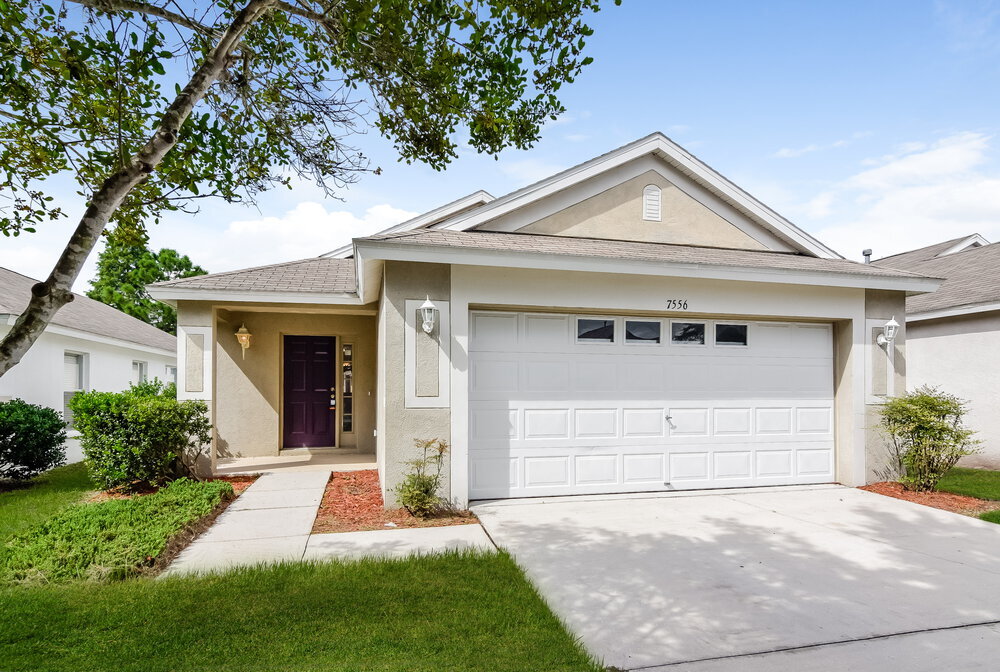 7556 Oxford Garden Cir in Apollo Beach, FL - Building Photo