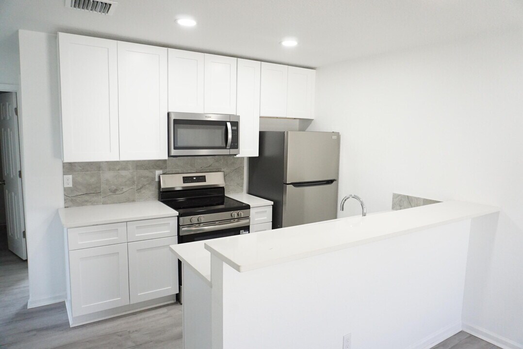 1181 W 28th St in Riviera Beach, FL - Foto de edificio