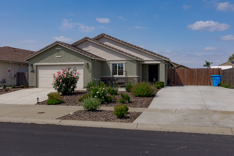 1385 Deerwood St in Plumas Lake, CA - Building Photo