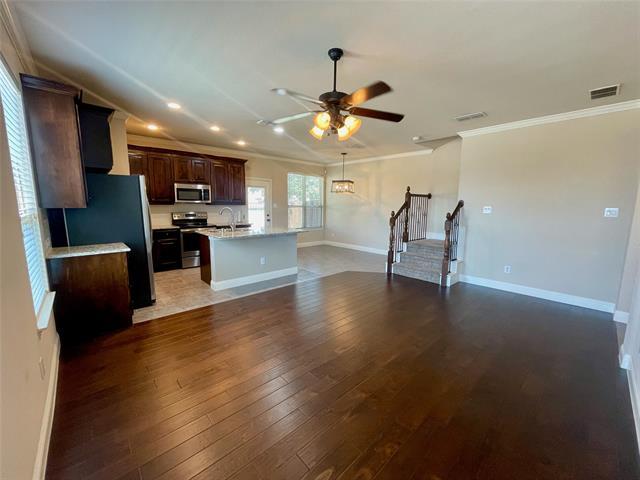 5047 Venecia Way in Grand Prairie, TX - Building Photo - Building Photo