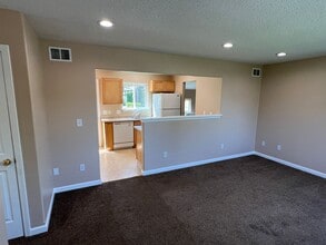 115 Cedar Ln in Wood Village, OR - Building Photo - Building Photo