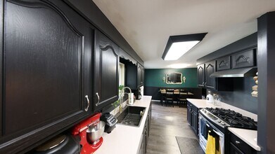 96 W Henni Rd in Oak Harbor, WA - Building Photo - Building Photo