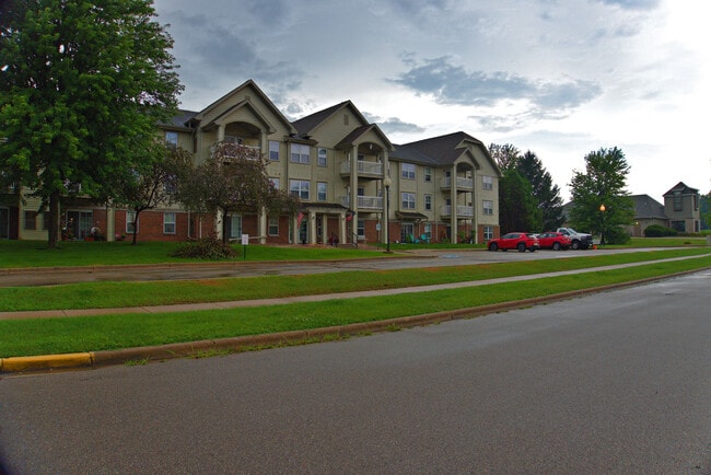 Evia Apartments in Verona, WI - Foto de edificio - Building Photo