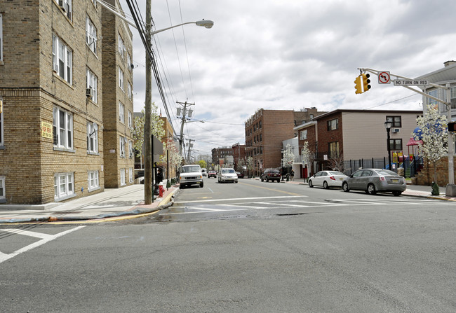 1500 Bergenline Ave in Union City, NJ - Foto de edificio - Building Photo