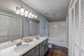 The Lodge at West Oaks in Houston, TX - Foto de edificio - Building Photo
