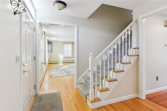 37 Aspen Ct in North Kingstown, RI - Foto de edificio - Building Photo