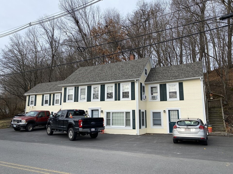 12 Ayer Rd in Shirley, MA - Foto de edificio