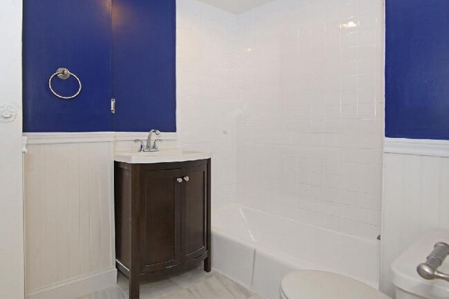 114 Everett St, Unit 3 in Boston, MA - Foto de edificio - Building Photo