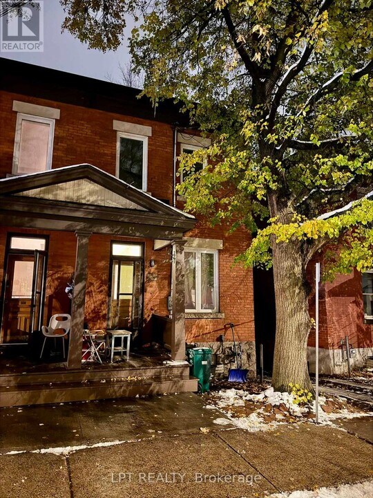342 Sunnyside Ave in Ottawa, ON - Building Photo